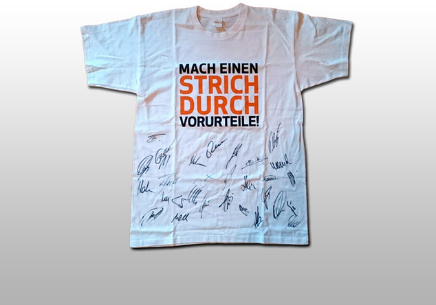  Teamsigniertes VfB Shirt 