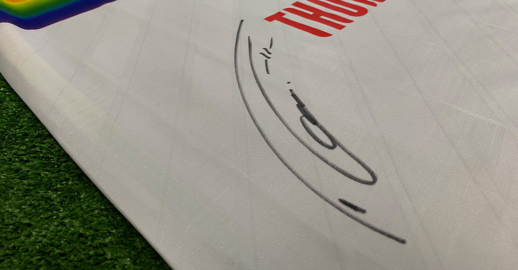  Thommy Outfit signiert 