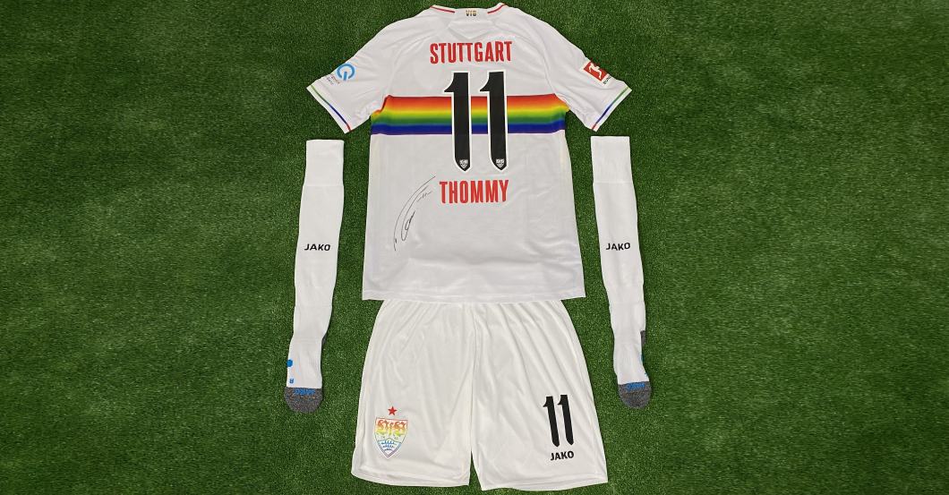  Thommy Outfit signiert 