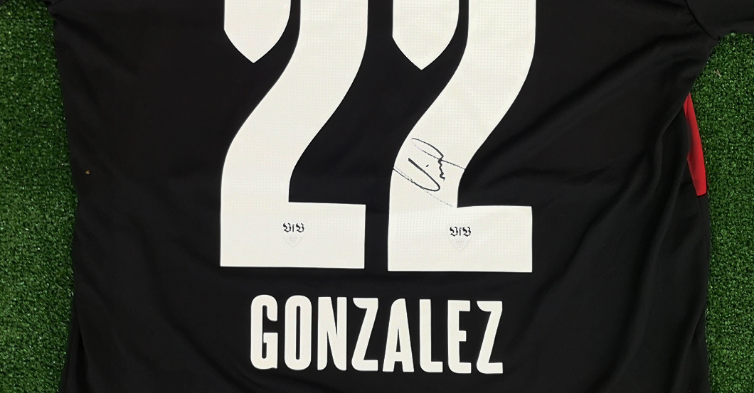 Nach Aufstieg: VfB Stuttgart DANKE-Sondertrikot von Gonzalez