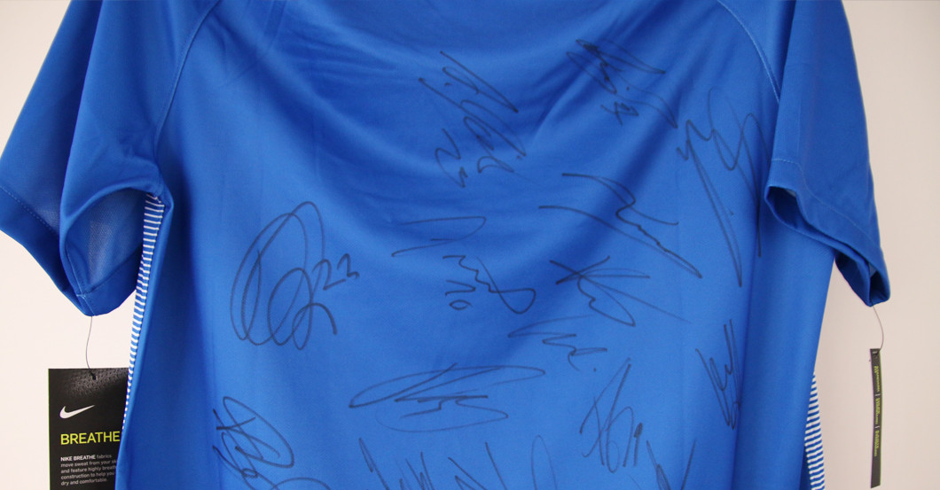 Trikot Hertha signiert   Trikot Hertha signiert