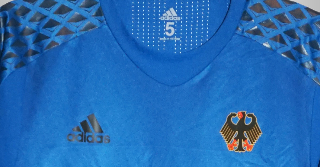 Trikot Laura Benkarth   Trikot Laura Benkarth