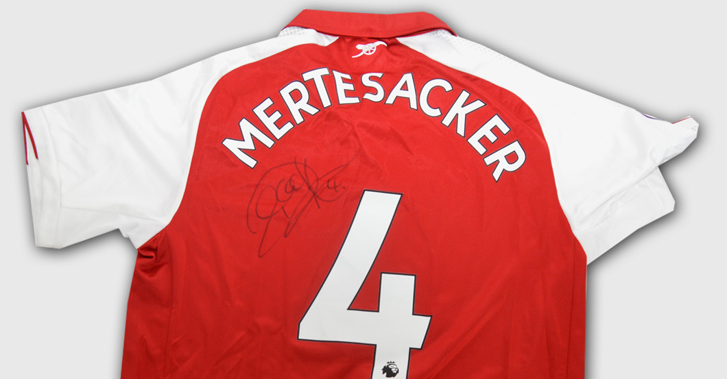 Trikot Mertesacker   Trikot Mertesacker
