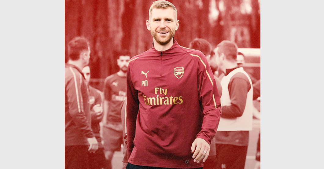 Trikot Mertesacker   Trikot Mertesacker