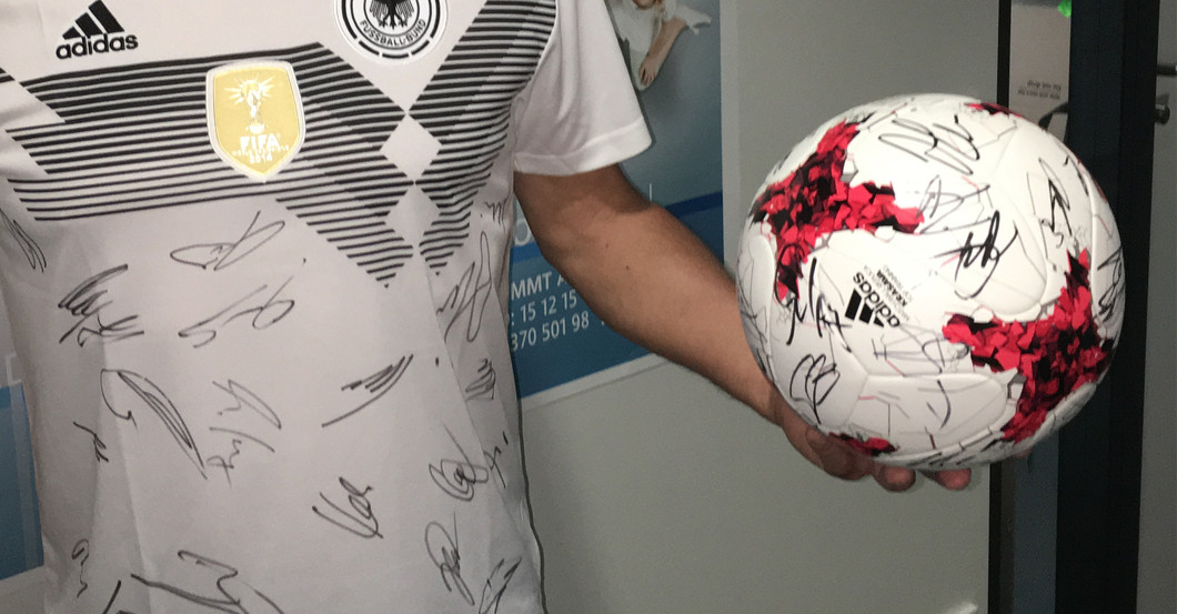 Trikot und Ball DFB   Trikot und Ball DFB