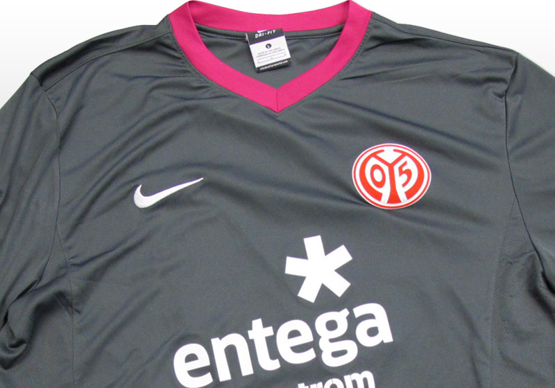  Trikot von Baumgartlinger 