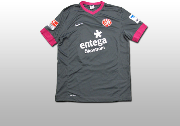  Trikot von Baumgartlinger 