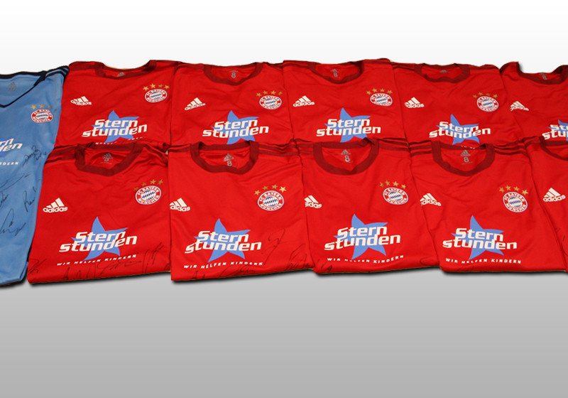 Trikotsatz FC Bayern   Trikotsatz FC Bayern