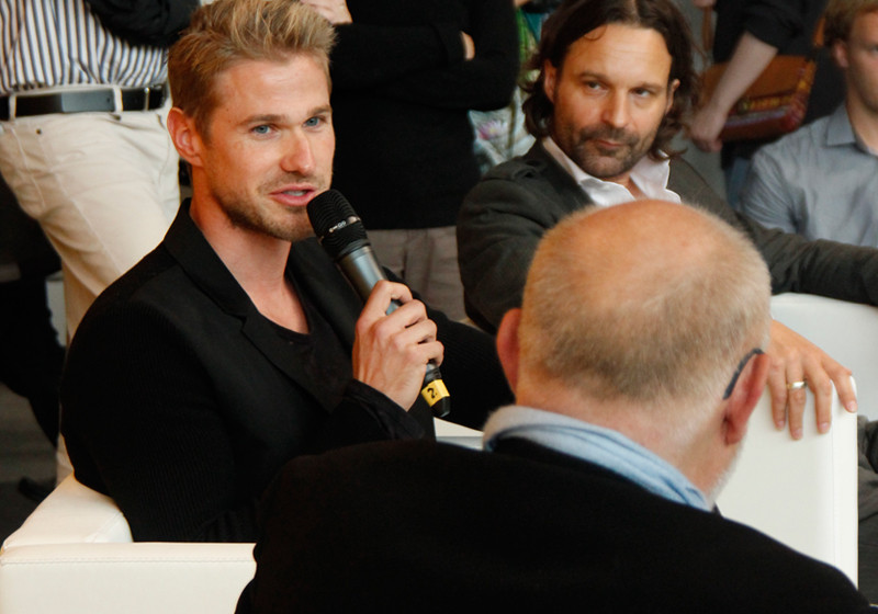 Turnbank von Promis   Turnbank von Promis