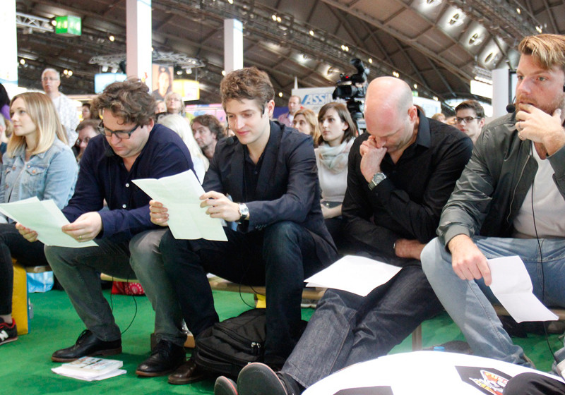 Turnbank von Promis   Turnbank von Promis