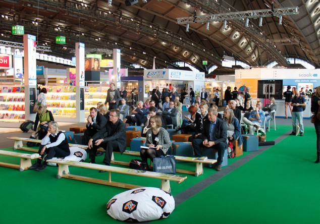 Turnbank von Promis   Turnbank von Promis