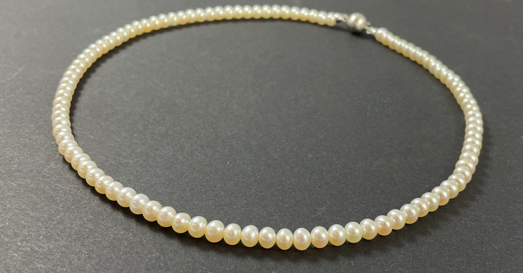 UC Perlenkette hell    UC Perlenkette hell