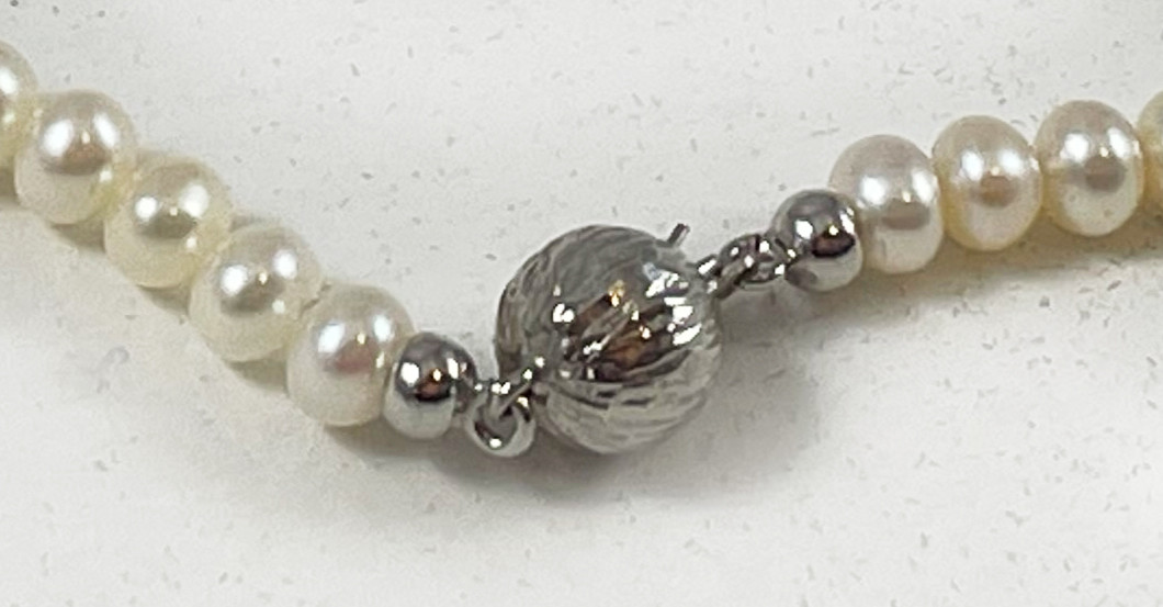 UC Perlenkette hell    UC Perlenkette hell