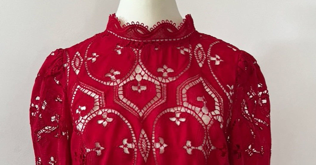  Verräter Outfit rot 