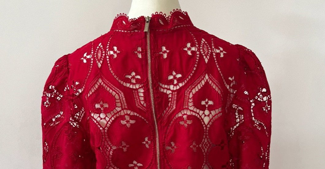 Verräter Outfit rot 