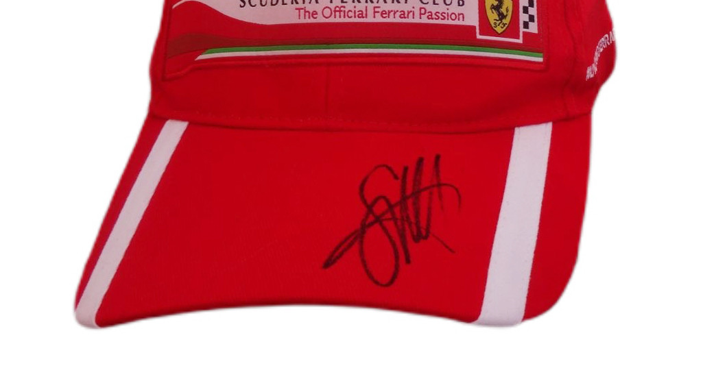 Vettel signiert Cap   Vettel signiert Cap