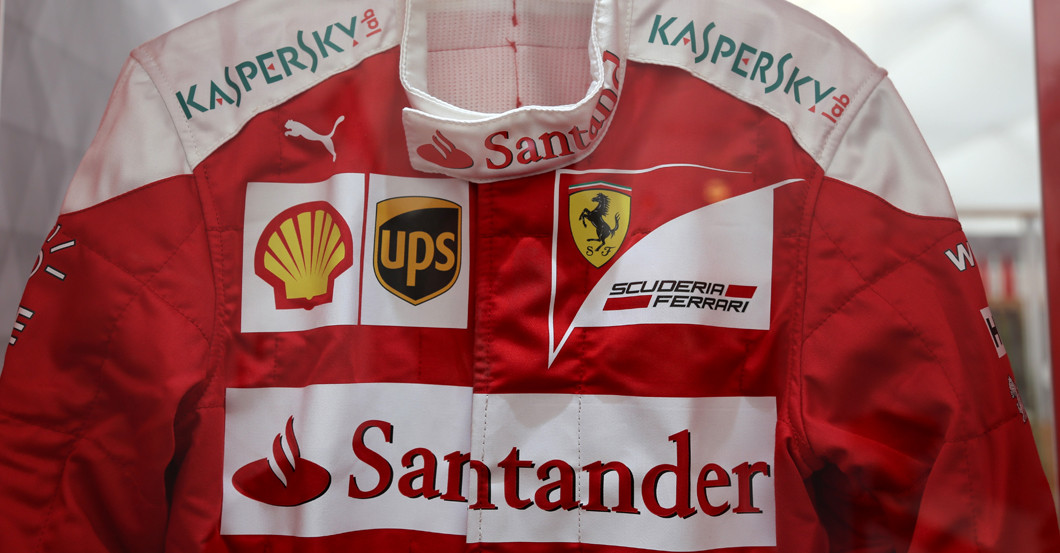  Vettels Ferrari Rennanzug 