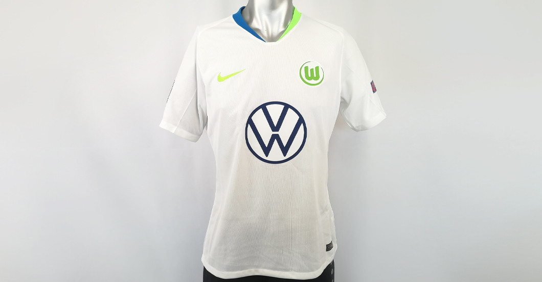 Von Den Wolfsburg Profis Signiertes Trikot Von Paulo Otavio