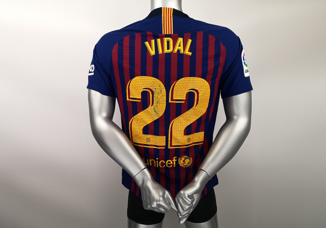  Vidal Trikot signiert 