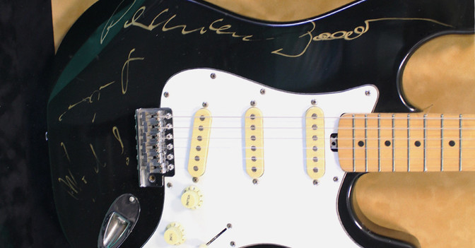  Von aha signierte Gitarre 