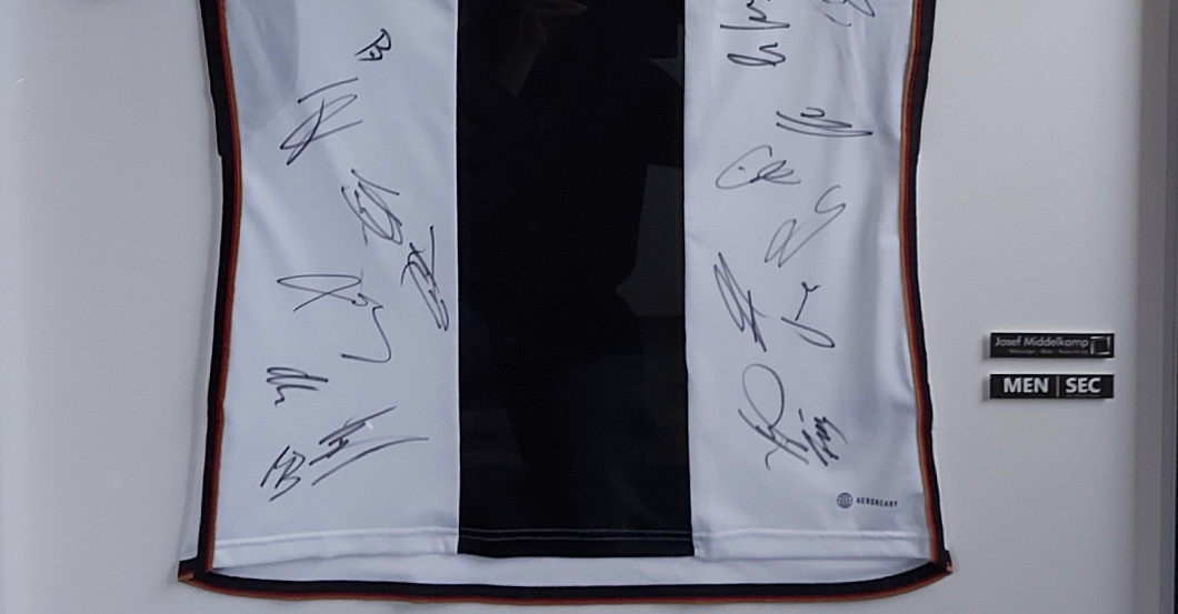 WM Trikot gerahmt   WM Trikot gerahmt