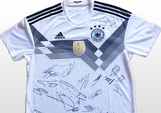  WM Trikot teamsigniert 