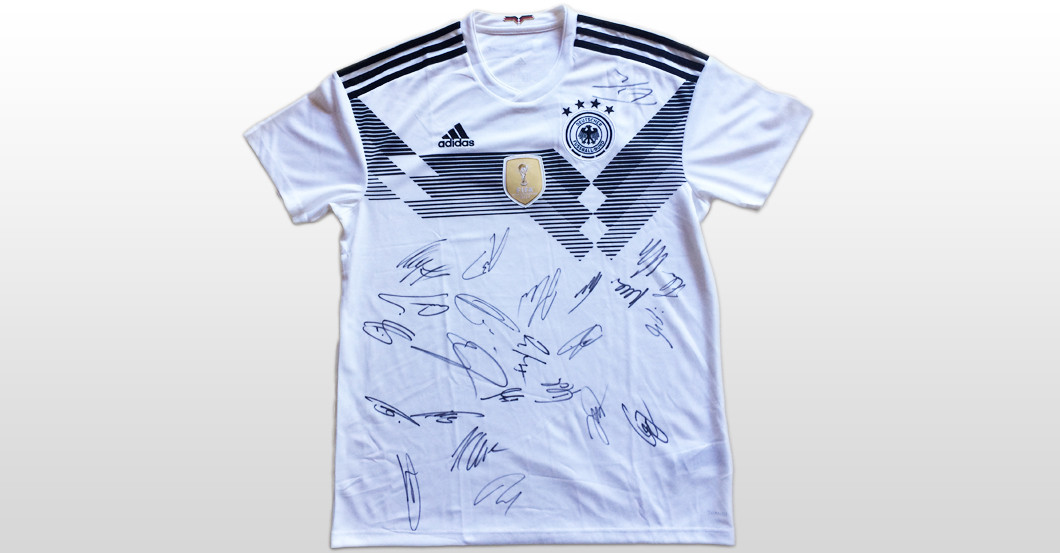 WM Trikot teamsigniert   WM Trikot teamsigniert