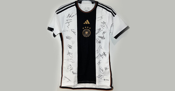 WM Trikot teamsigniert   WM Trikot teamsigniert