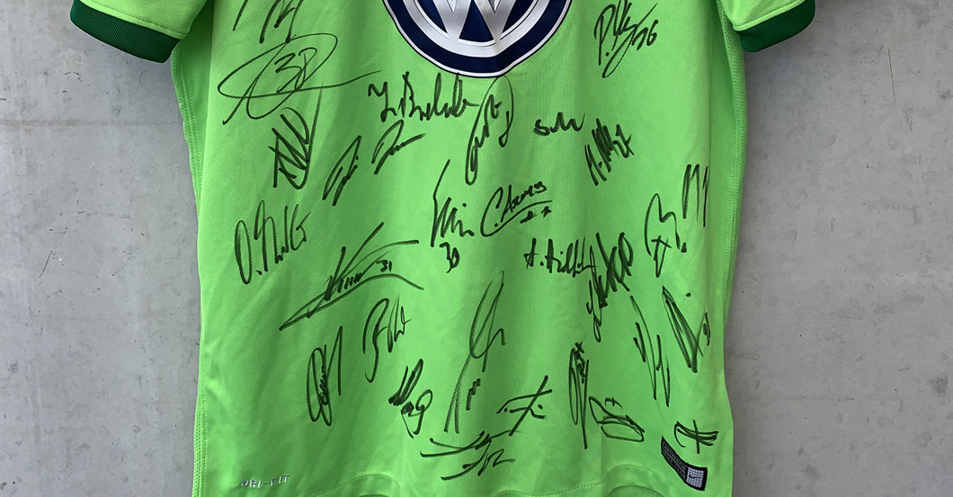 Wolfsburg teamsigniert   Wolfsburg teamsigniert