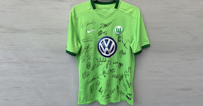 Wolfsburg teamsigniert   Wolfsburg teamsigniert