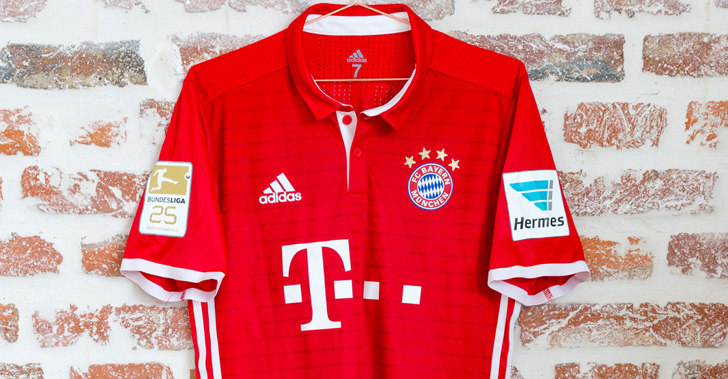 Xabi Alonso Donated a Bayern Munich Jersey for Christmas