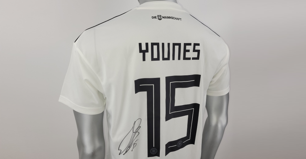  Younes Trikot signiert 