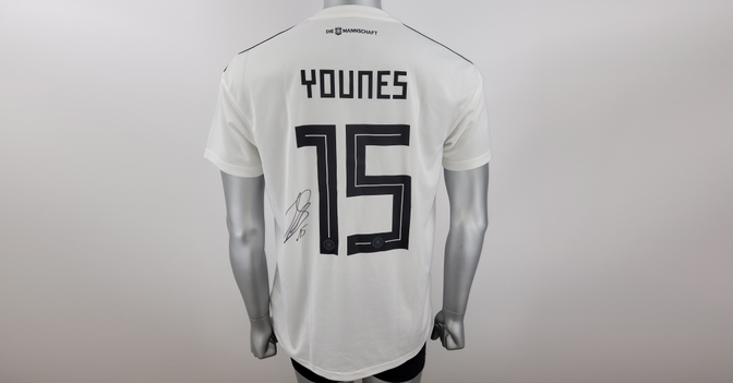  Younes Trikot signiert 
