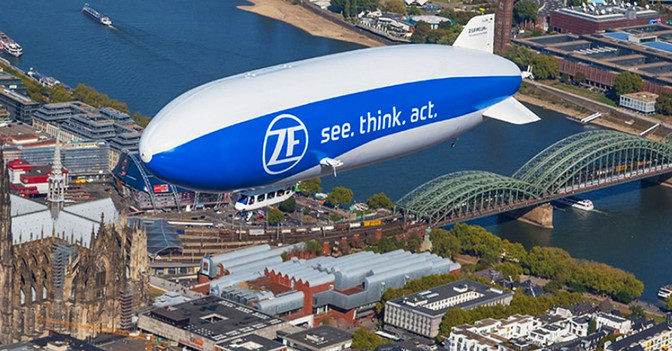 Zeppelinflug   Zeppelinflug