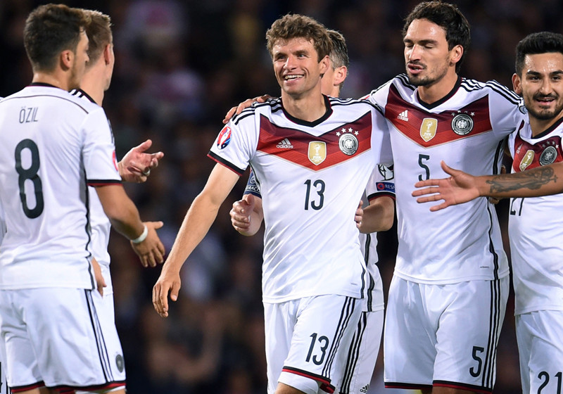 Zum Fußball-Klassiker   Zum Fußball-Klassiker