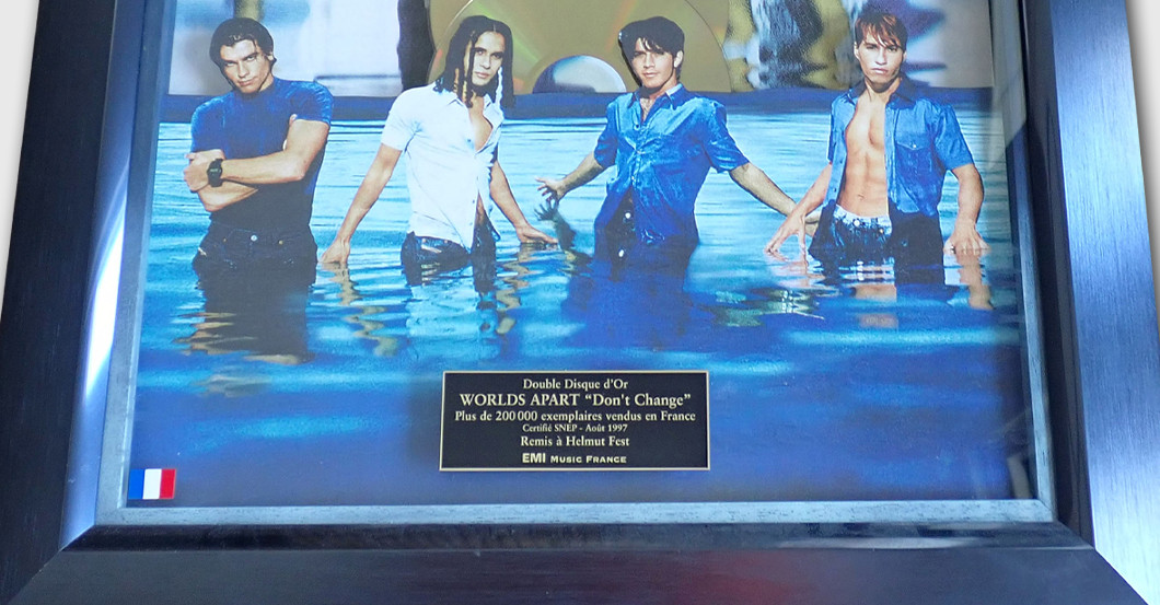  Zwei CDs Worlds Apart 