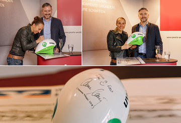 Anne Haug signiert ihren IRONMAN-Helm zum 2. Mal Anne Haug signiert ihren IRONMAN-Helm zum 2. Mal