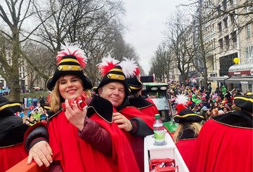 Auf dem Rosenmontagszug mit der Düsseldorfer Prinzengarde