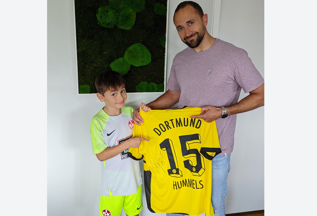 BVB-Fan ersteigert signiertes Hummels-Trikot! BVB-Fan ersteigert signiertes Hummels-Trikot!