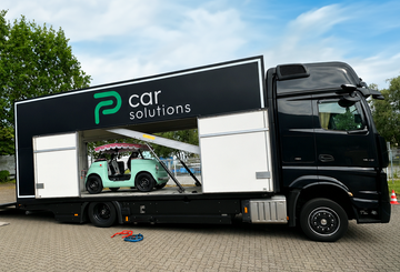 Das ersteigerte Golfkart-Unikat wird zum echten Charity-Auto