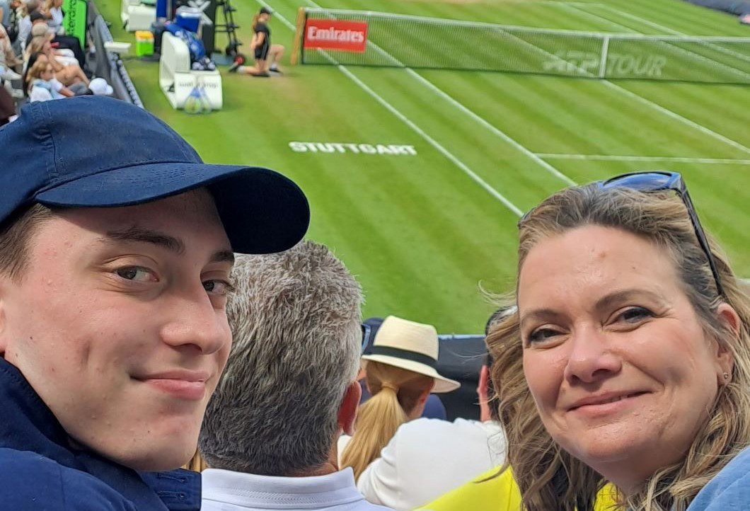 Den Tennis-Legenden ganz nah: Isabell und ihr Sohn beim Finale der Boss Open 2026!