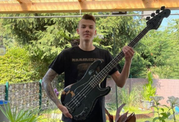 Ein Bass von Rammstein für unseren Auktionsgewinner! Ein Bass von Rammstein für unseren Auktionsgewinner!