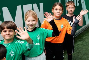 Fußballfan Janiya als Einlaufkind bei Werder Bremen! Fußballfan Janiya als Einlaufkind bei Werder Bremen!