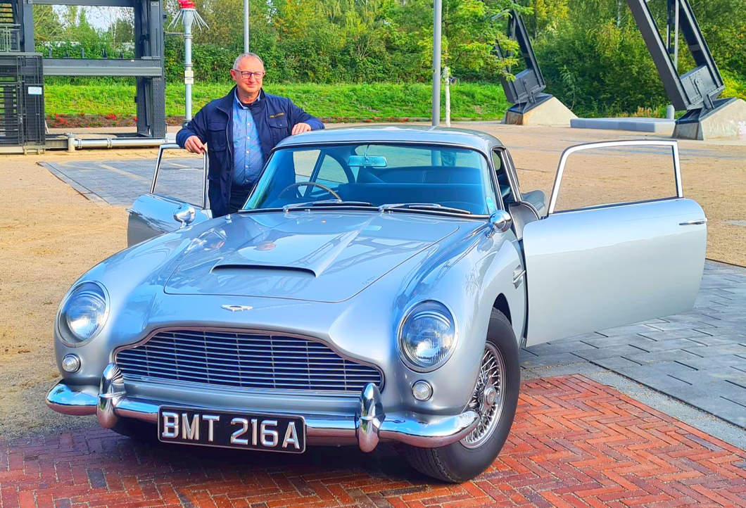 James Bond-Tour: Unterwegs im Aston Martin DB5! James Bond-Tour: Unterwegs im Aston Martin DB5!