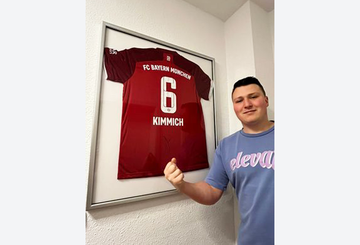 Justin macht sich selbst das schönste Geschenk! Justin macht sich selbst das schönste Geschenk!