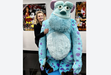 Lebensgroße Disney-Plüschfigur hat ein neues Zuhause! Lebensgroße Disney-Plüschfigur hat ein neues Zuhause!