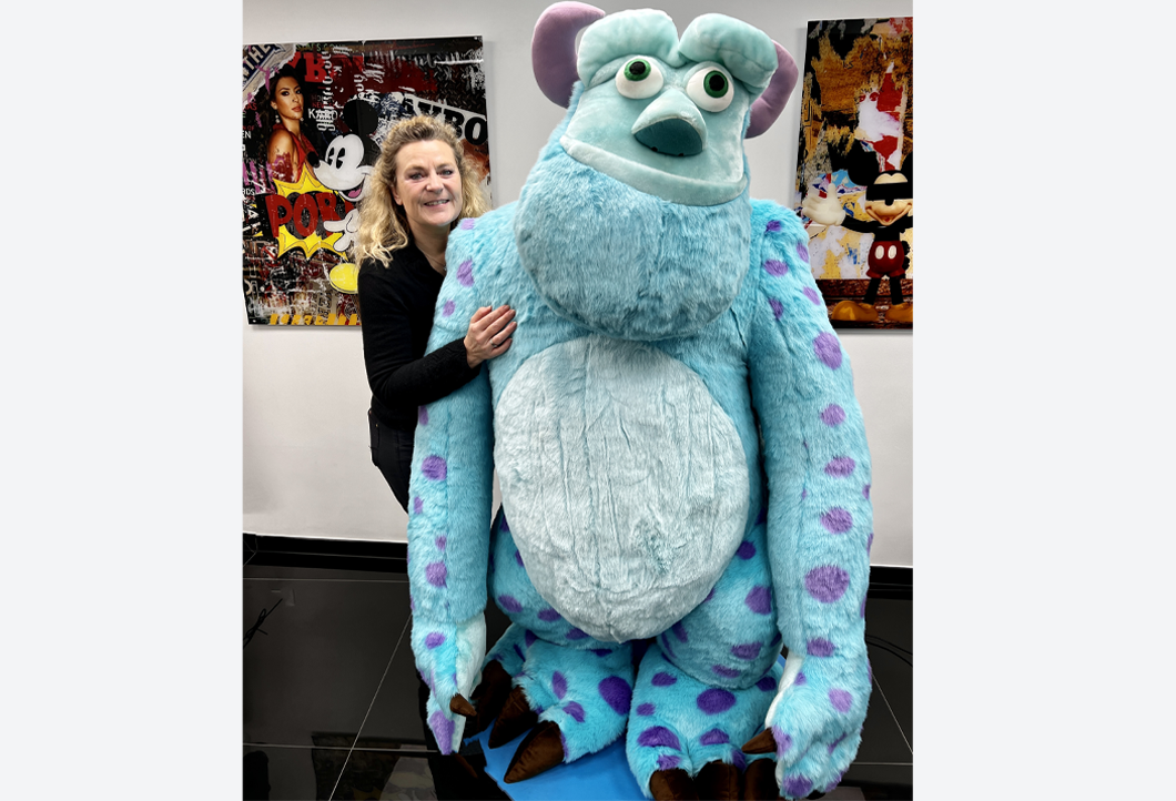 Lebensgroße Disney-Plüschfigur hat ein neues Zuhause! Lebensgroße Disney-Plüschfigur hat ein neues Zuhause!