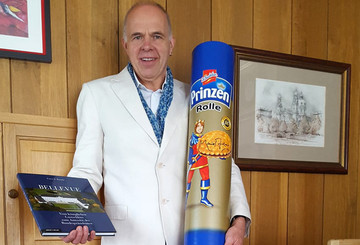 Prinzenrolle im XXL-Format ersteigert  Prinzenrolle im XXL-Format ersteigert