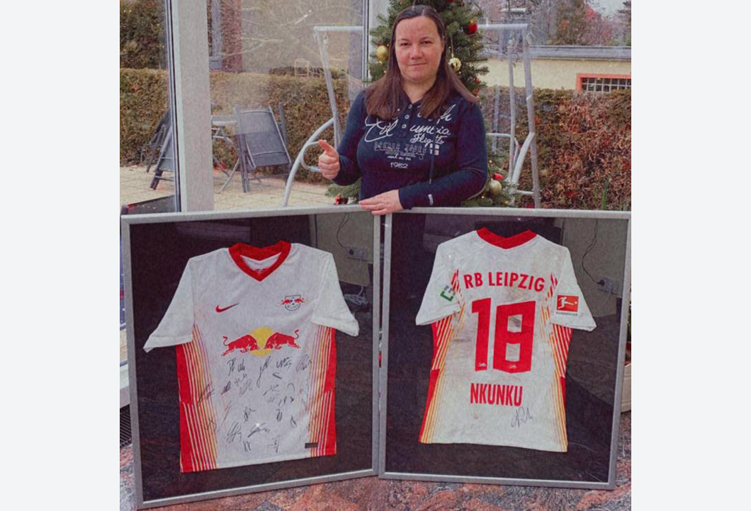 RB Leipzig-Fan freut sich über perfektes Weihnachtsgeschenk RB Leipzig-Fan freut sich über perfektes Weihnachtsgeschenk