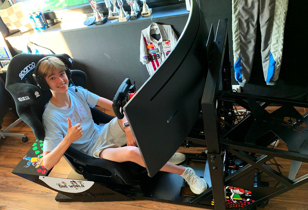 Sohn unserer Bieterin freut sich über exklusiven Playseat Sohn unserer Bieterin freut sich über exklusiven Playseat